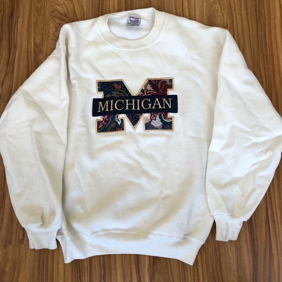Tops - Paisley M Michigan cream sweatshirt sz M